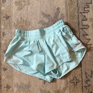 Lululemon Hotty Hot short 2.5” Pale Blue size 4